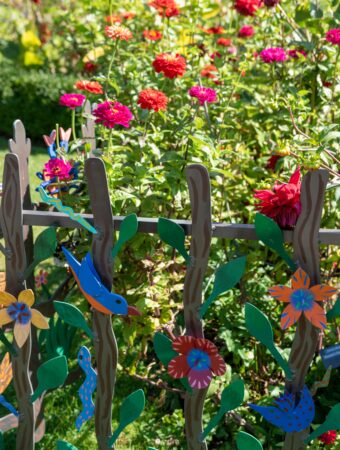 ornate garden fence - how to build a garden fence