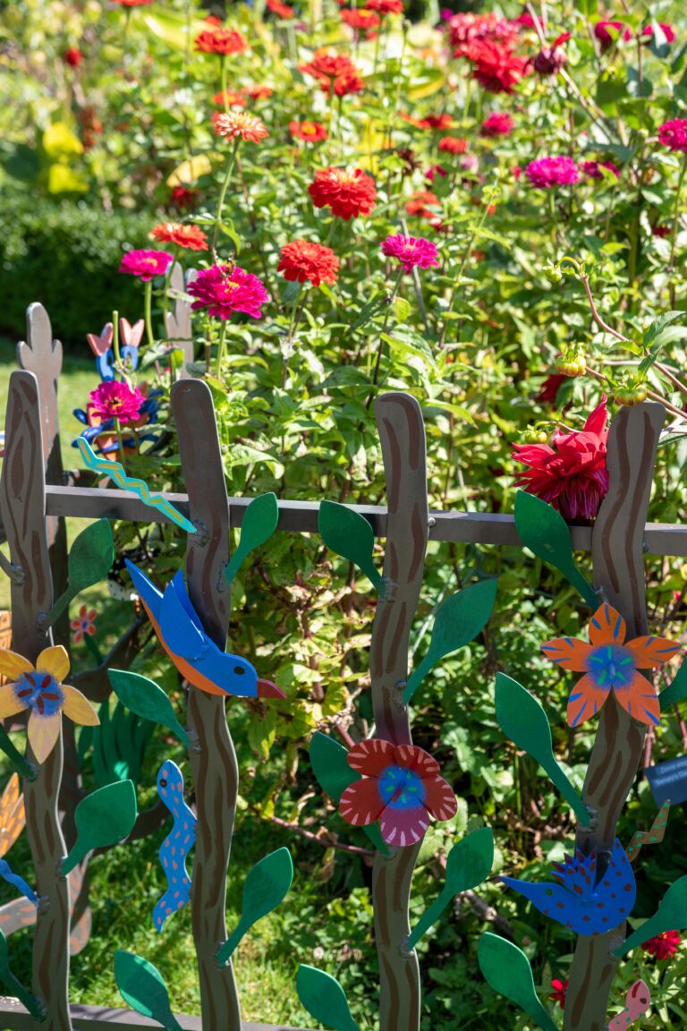 ornate garden fence - how to build a garden fence